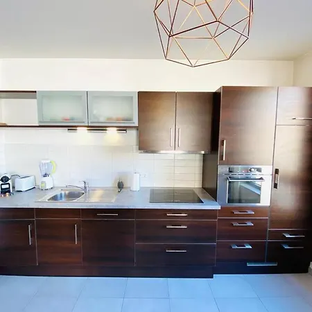 Large In Center With Terrace-cosy *