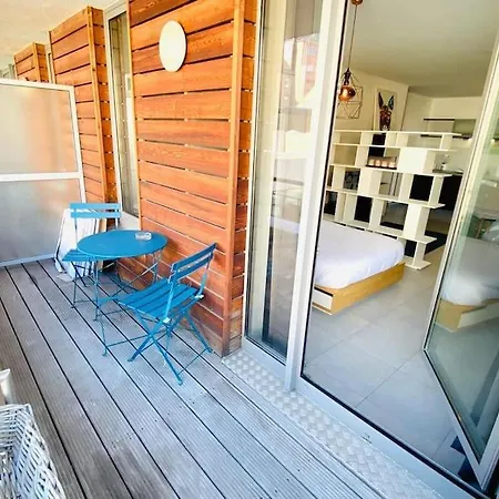Large Studio In Center With Terrace-cosy *